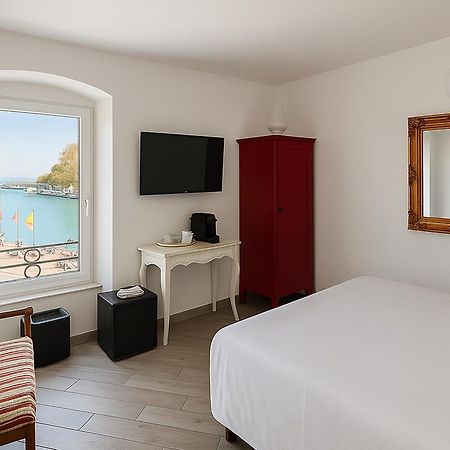 Отель Relais Al Porto Пескьера-дель-Гарда Экстерьер фото