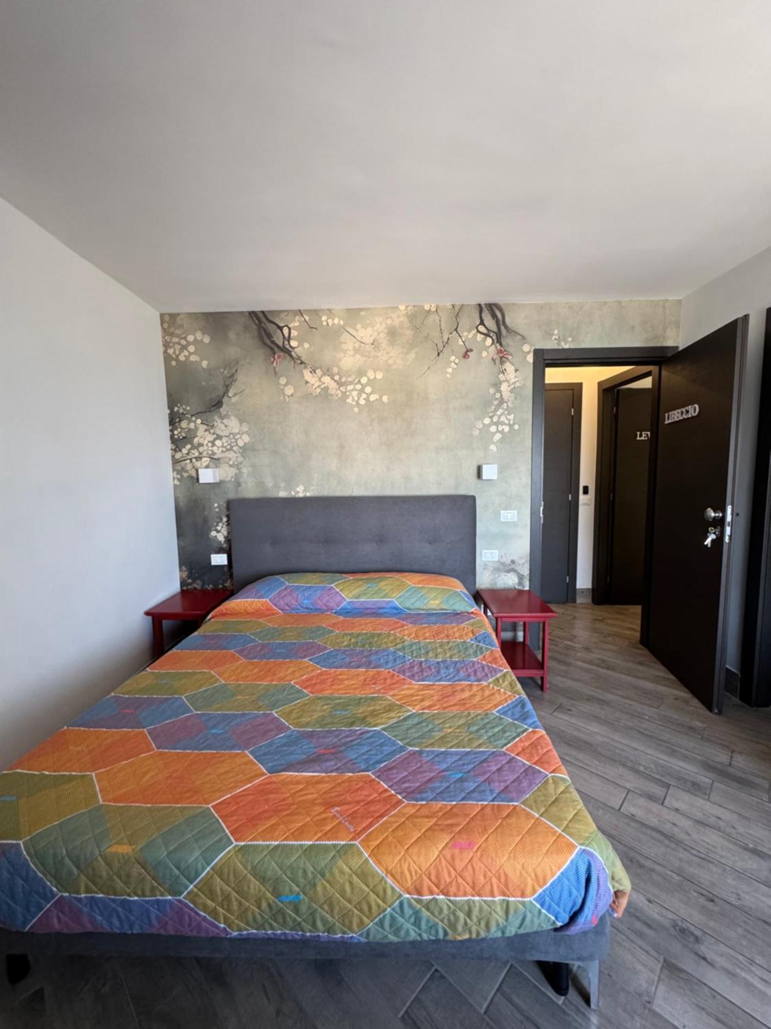 Отель Relais Al Porto Пескьера-дель-Гарда Экстерьер фото