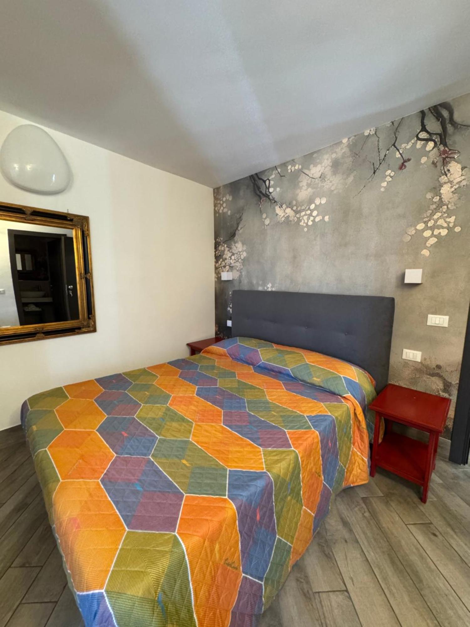 Отель Relais Al Porto Пескьера-дель-Гарда Экстерьер фото