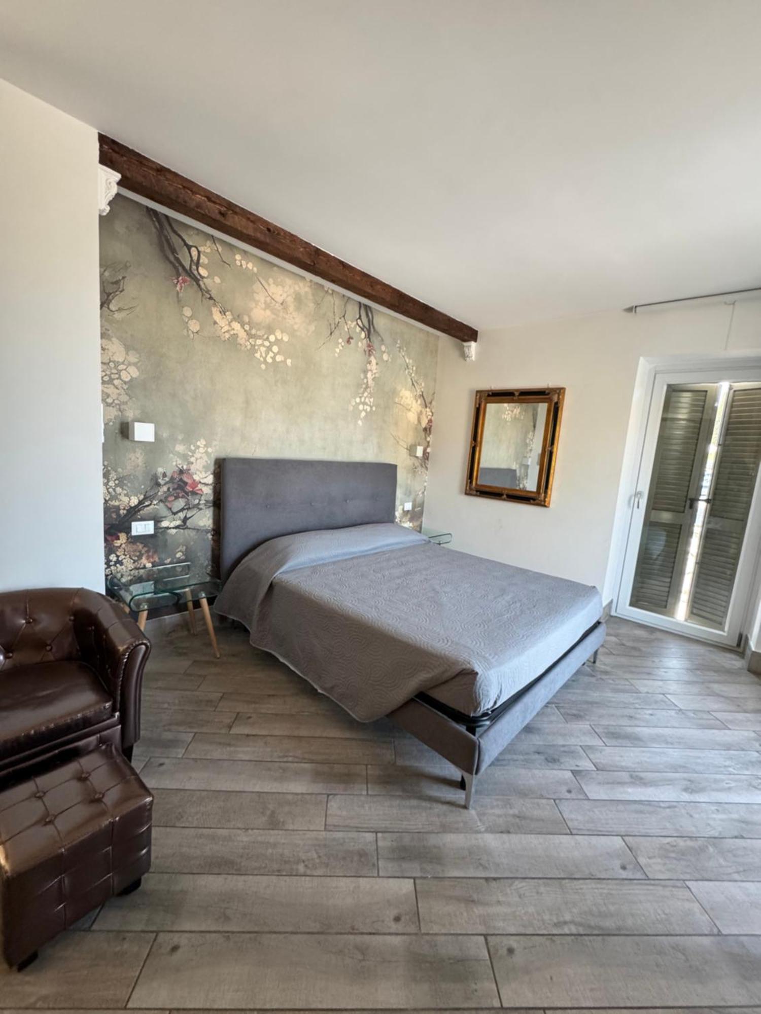 Отель Relais Al Porto Пескьера-дель-Гарда Экстерьер фото