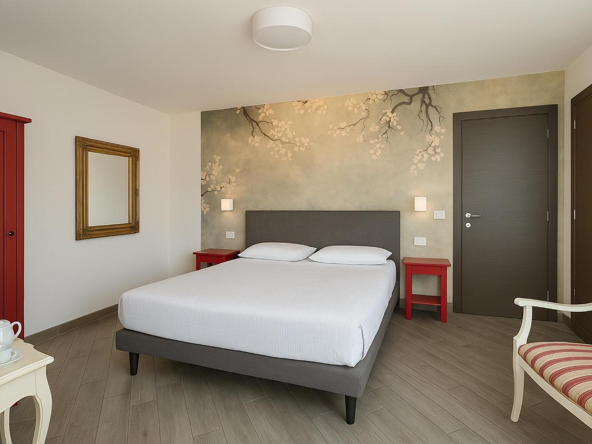 Отель Relais Al Porto Пескьера-дель-Гарда Экстерьер фото
