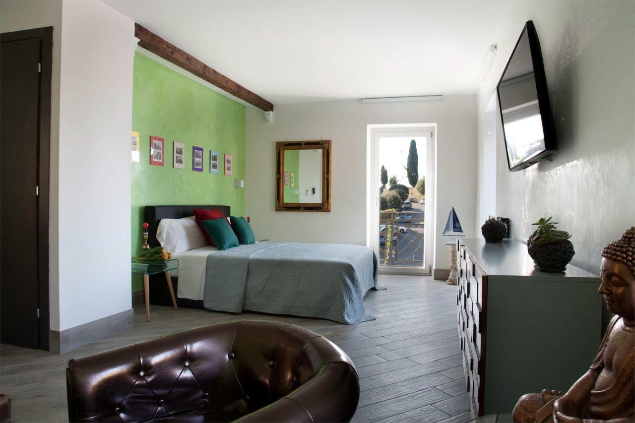 Отель Relais Al Porto Пескьера-дель-Гарда Экстерьер фото
