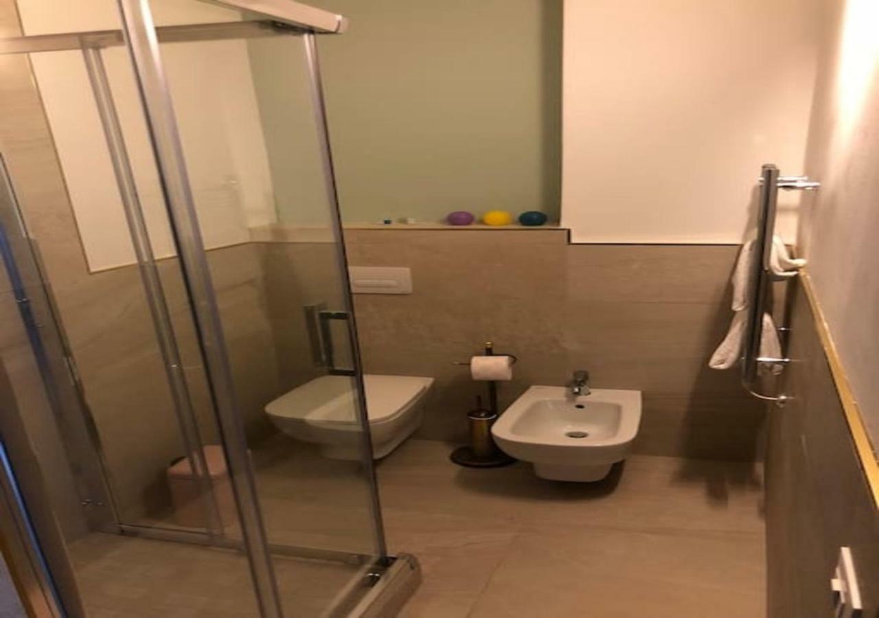 Отель Relais Al Porto Пескьера-дель-Гарда Экстерьер фото