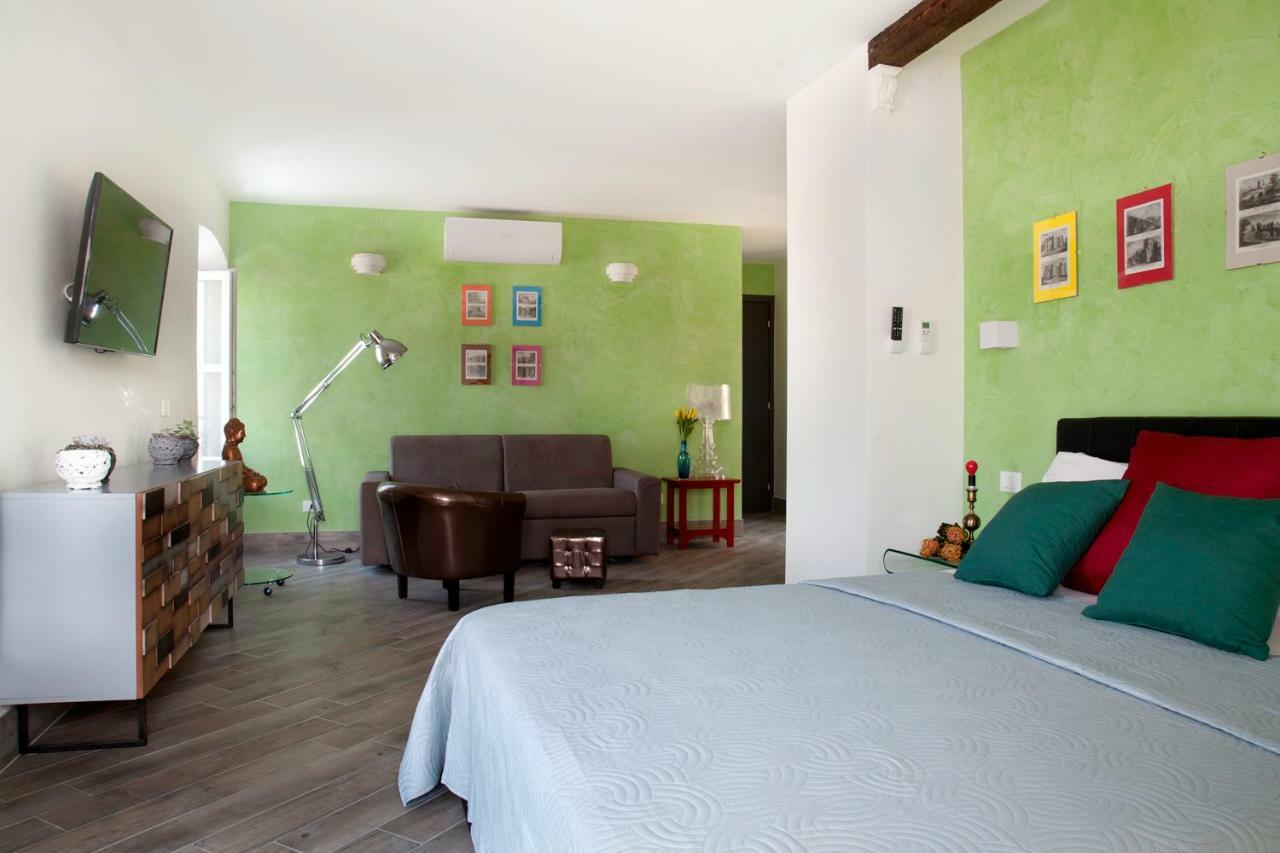 Отель Relais Al Porto Пескьера-дель-Гарда Экстерьер фото