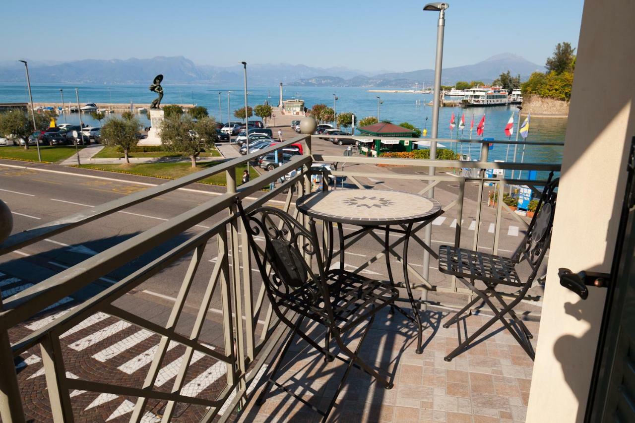 Отель Relais Al Porto Пескьера-дель-Гарда Экстерьер фото